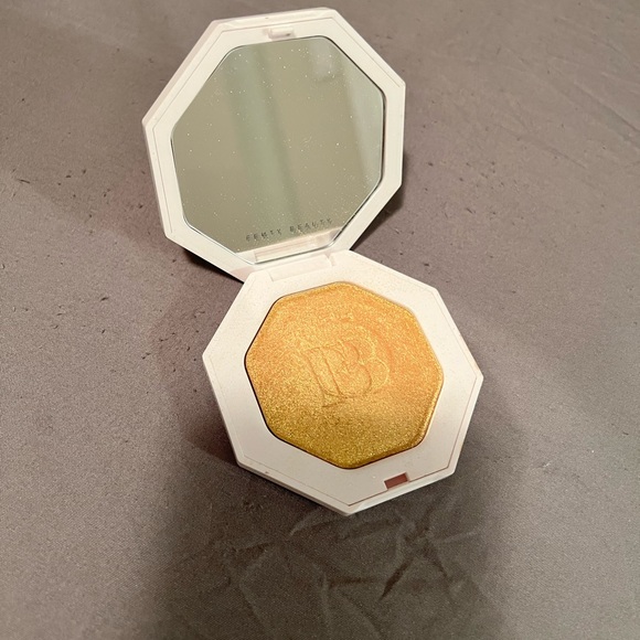 Fenty Beauty Other - Fenty Beauty highlight